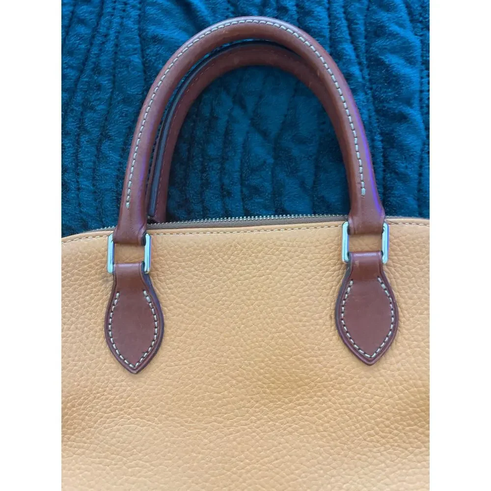 Classic Dooney & Bourke Pebble Grain Zip Satchel Leather Bag